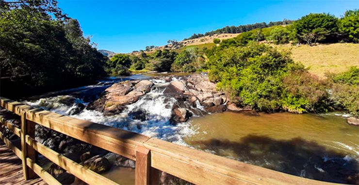 Registro da Cachoeira do Monjolinho grande atração localizada na cidade de Socorro, São Paulo