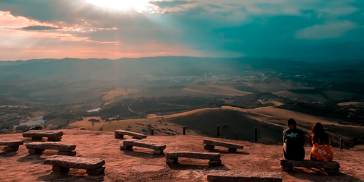 Vista panoramica com por do sol de fundo em Socorro 